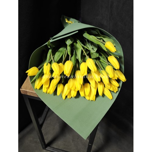 35 жёлтых тюльпанов в фоамиране