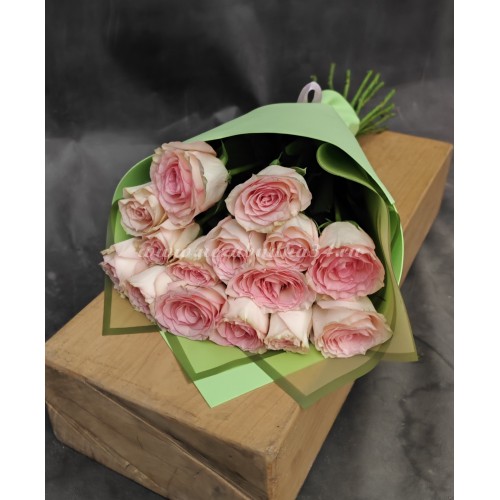 15 роз Эсперанса в дизайнерской упаковке