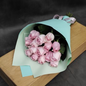 15 фирменных​ розовых роз​ в фоамиране