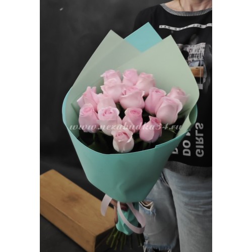 15 фирменных розовых роз в фоамиране