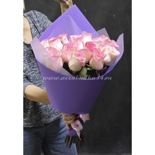 15 фирменных роз "Джумилия" в стильной упаковке