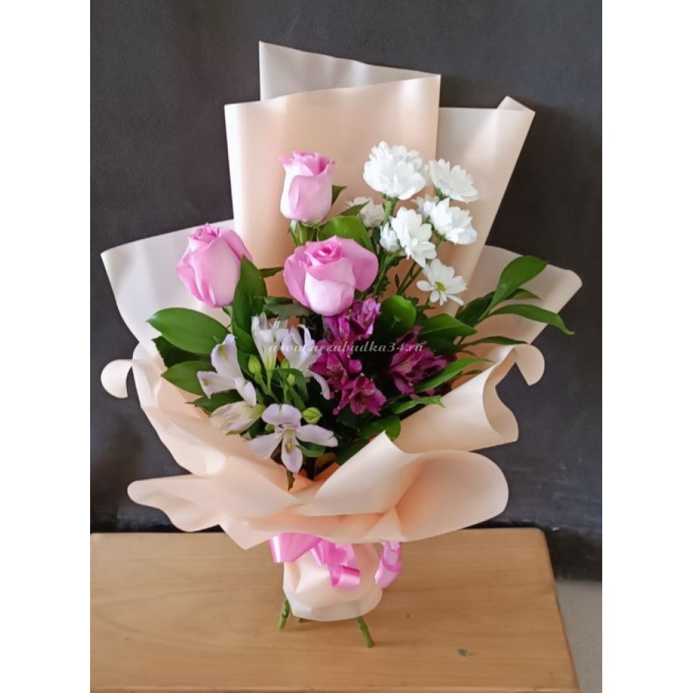 Чудесный мир букет из 3 роз, 1 кустовой хризантемы и двух альстромерий,  заказать доставку в Волжский